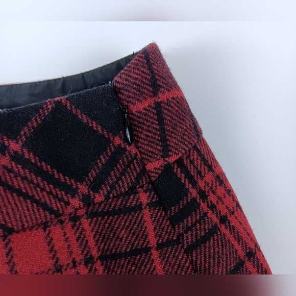 Eddie Bauer-Red & Black Tartan Plaid Wool Blend Pencil Skirt- Size 4 - Picture 3 of 7